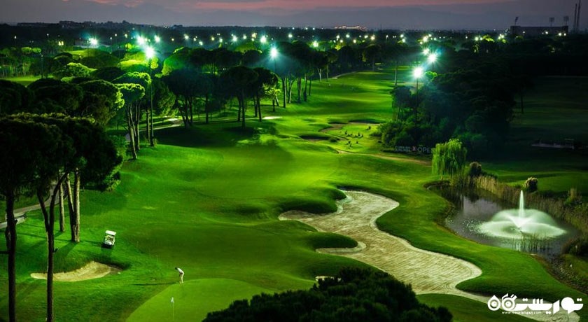 نمایی زیبا از زمین گلف